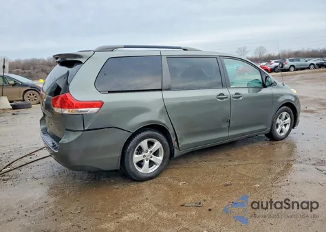 2014 Toyota Sienna Le from USA, damaged, VIN 5TDKK3DC4ES516892